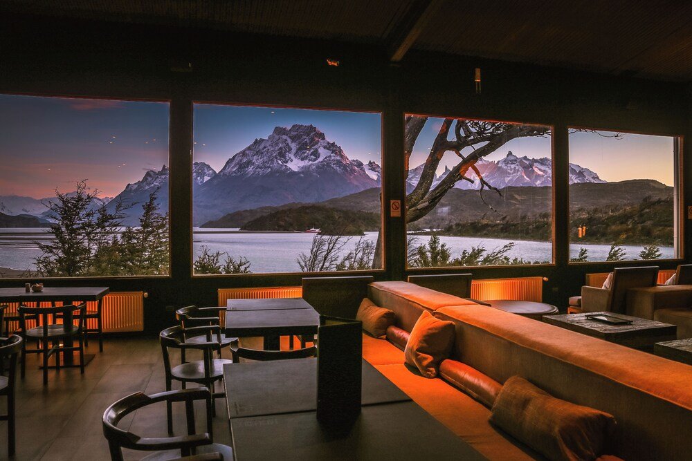 Restaurant with a view of a mountain