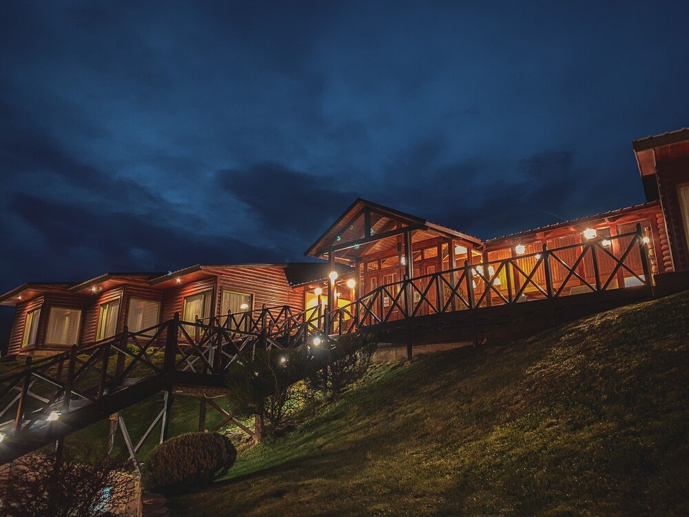 Wooden cabin with a covered porch at La Cantera